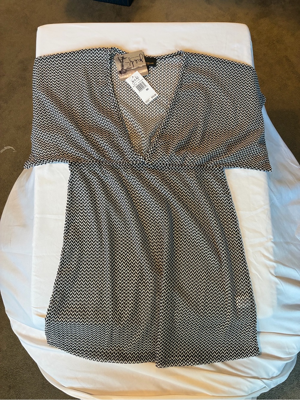 Jordan Taylor nwt Black & White Chevron V-Neck Short Sleeve Tunic Dress